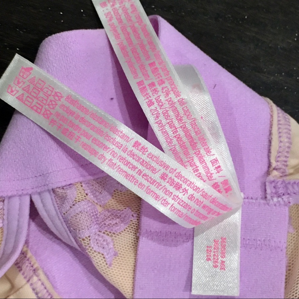 2 Rare VS PINK Lacey Bras - Picture 10 of 16